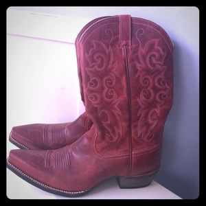 NWOT Red Valentine’s Ariat cowgirl boots! Sz 11